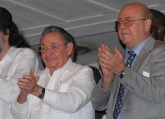 Asistió Raúl a Gala por aniversario 50 de la UNEAC