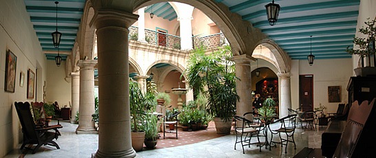 Entre Habanos y lo mejor de los rones cubanos, el Hotel Santa Isabel